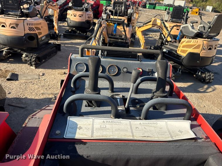 image for item ES8340 2024 Erie SCL850 compact utility loader