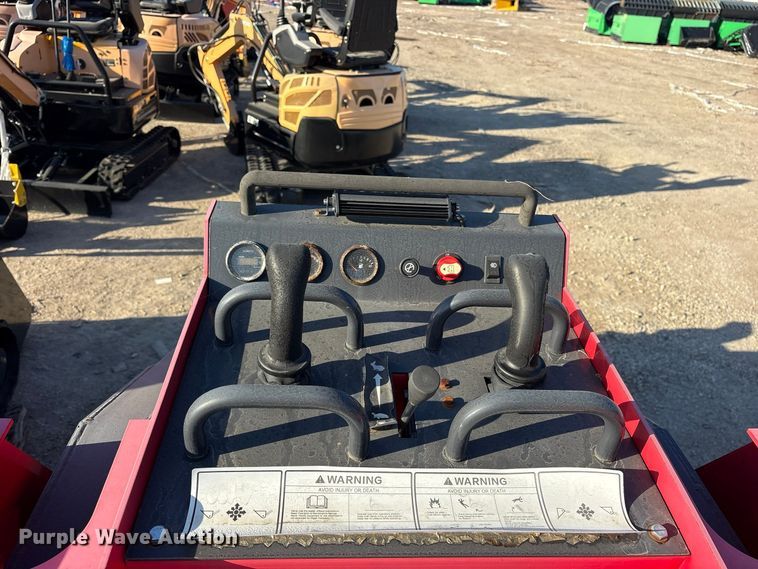 image for item ES8341 2024 Erie SCL850 compact utility loader
