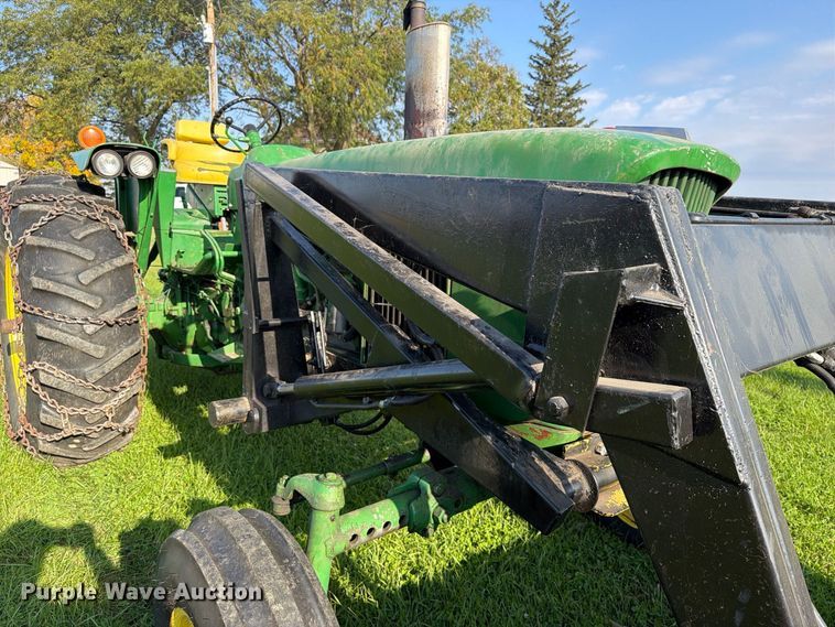 image for item EX1049 1972 John Deere 4000 tractor