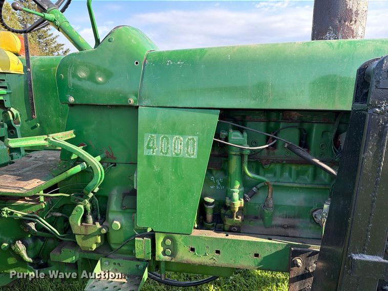 image for item EX1049 1972 John Deere 4000 tractor