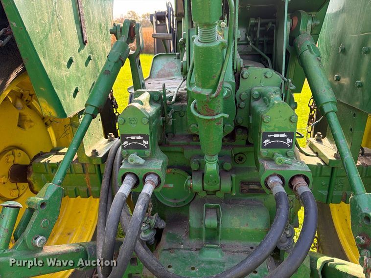 image for item EX1049 1972 John Deere 4000 tractor