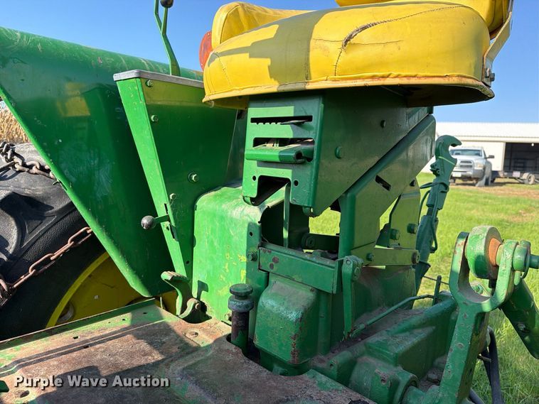 image for item EX1049 1972 John Deere 4000 tractor
