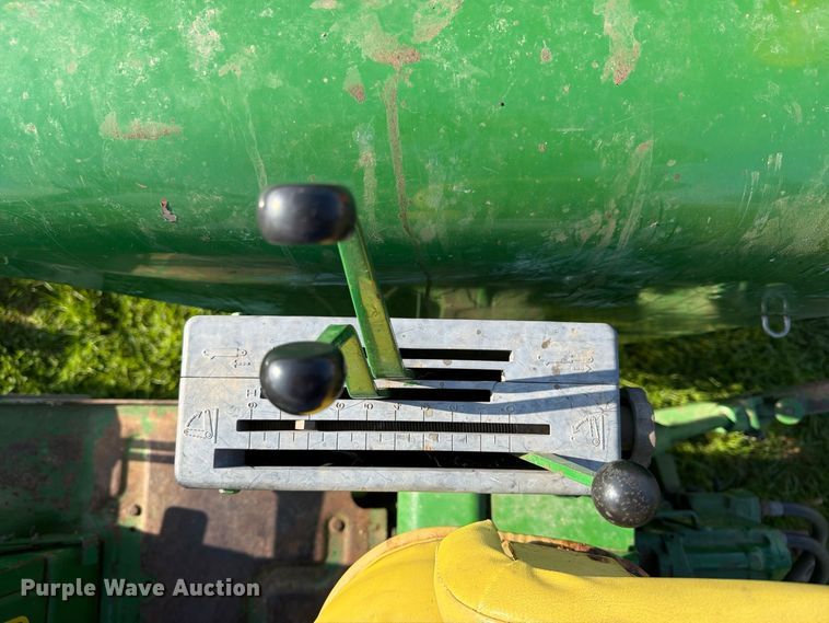 image for item EX1049 1972 John Deere 4000 tractor