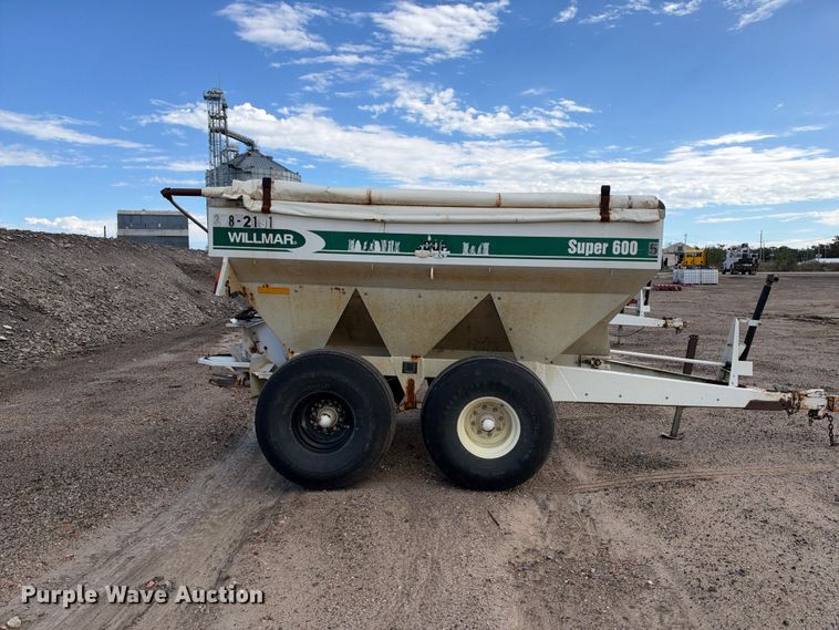 image for item EX1502 Willmar Super 600 spreader