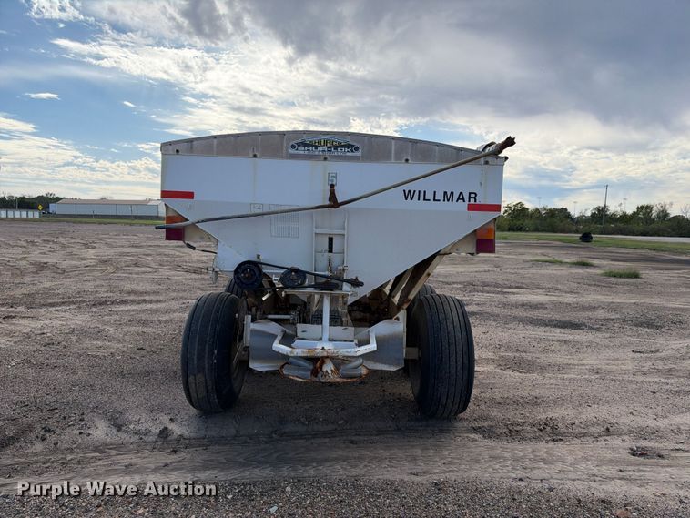 image for item EX1502 Willmar Super 600 spreader