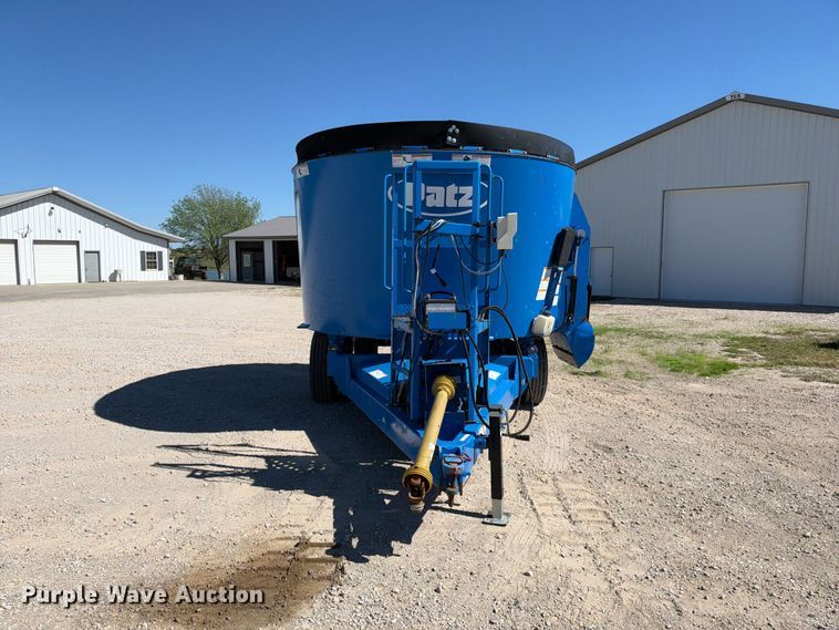 image for item EX2356 Patz 1200 Series 420 feed mixer