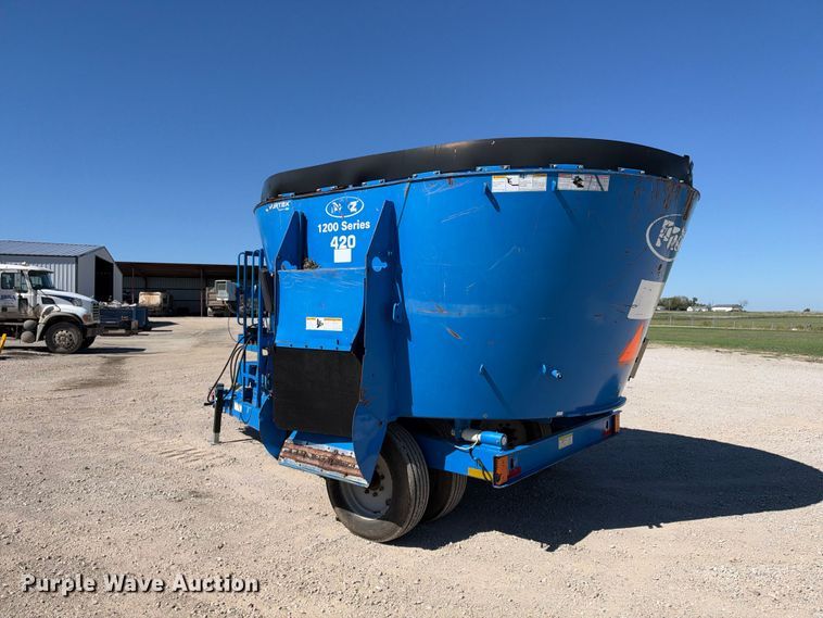 image for item EX2356 Patz 1200 Series 420 feed mixer