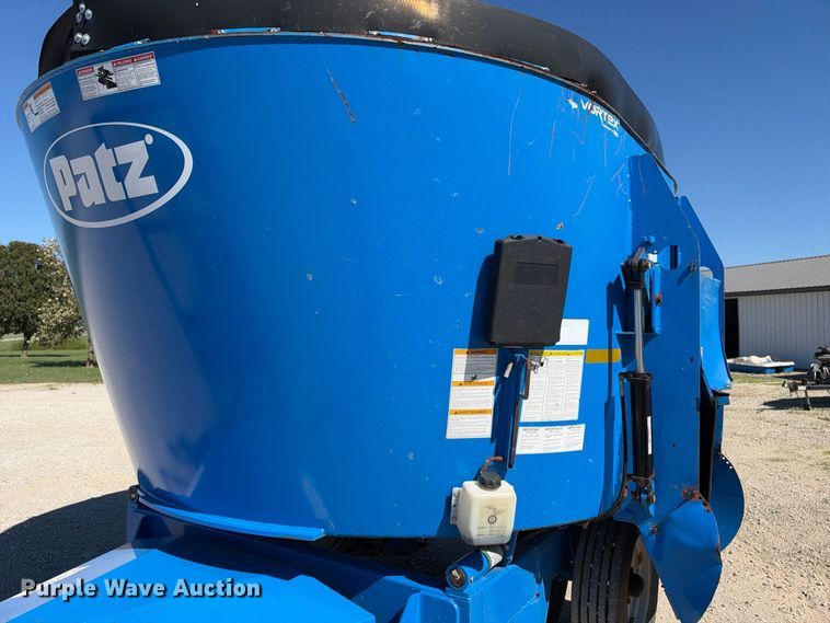 image for item EX2356 Patz 1200 Series 420 feed mixer