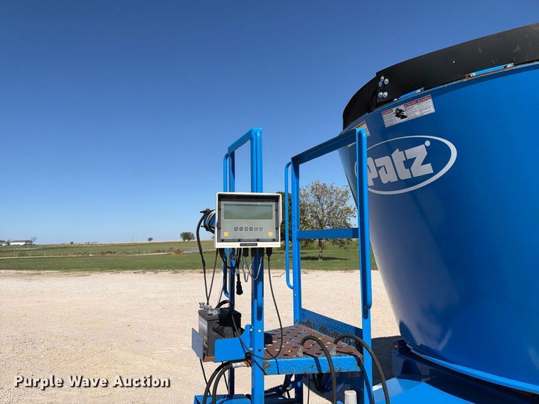image for item EX2356 Patz 1200 Series 420 feed mixer