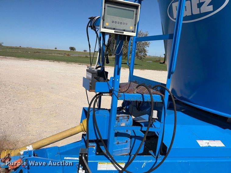 image for item EX2356 Patz 1200 Series 420 feed mixer