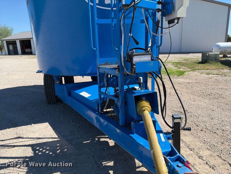 image for item EX2356 Patz 1200 Series 420 feed mixer