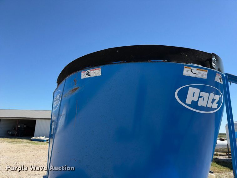 image for item EX2356 Patz 1200 Series 420 feed mixer