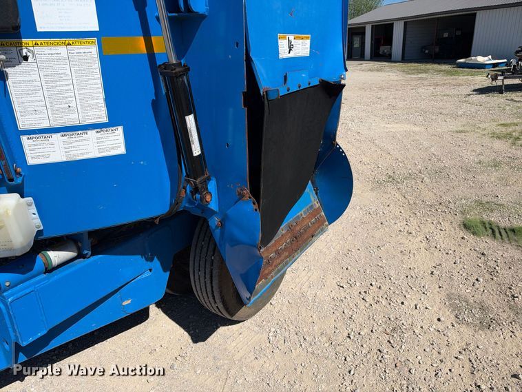 image for item EX2356 Patz 1200 Series 420 feed mixer