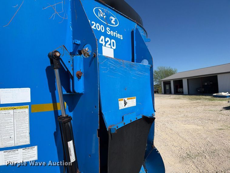 image for item EX2356 Patz 1200 Series 420 feed mixer