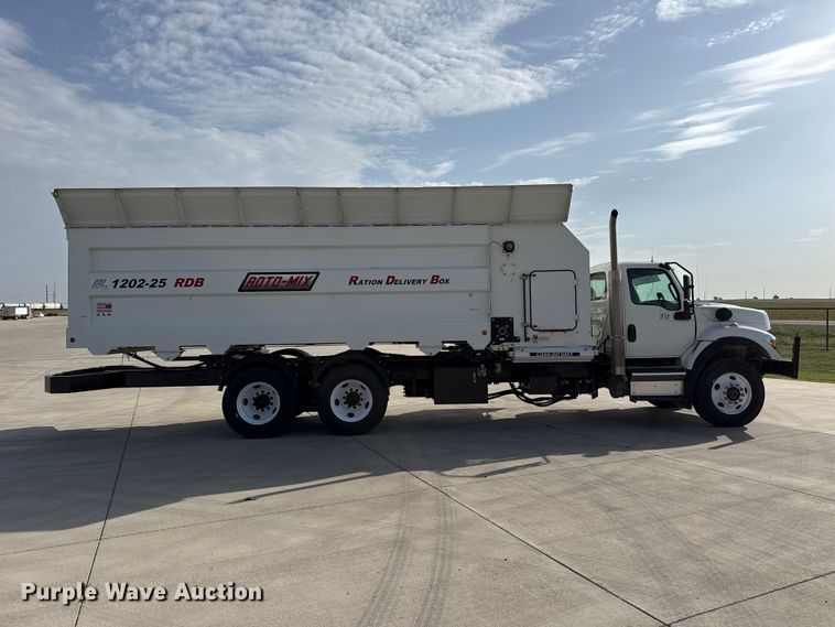 image for item FB6943 2021 International HV607 feed mixer truck
