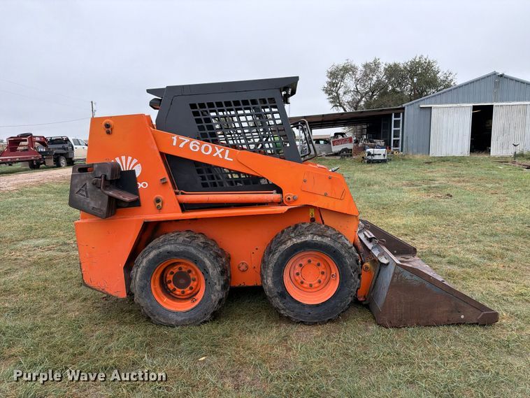 image for item FC0009 1999 Daewoo 1760XL skid steer loader