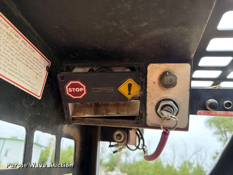 image for item FC0009 1999 Daewoo 1760XL skid steer loader