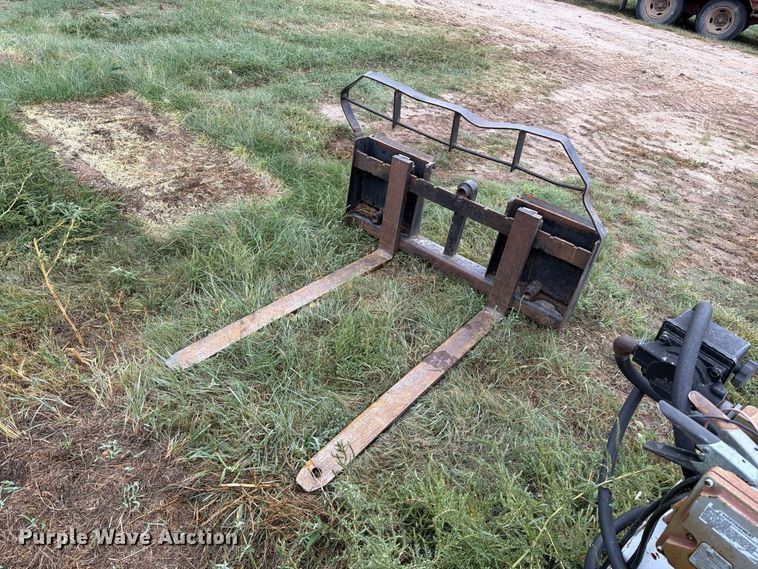 image for item FC0009 1999 Daewoo 1760XL skid steer loader