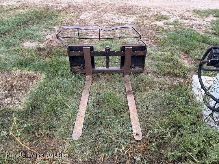 image for item FC0009 1999 Daewoo 1760XL skid steer loader