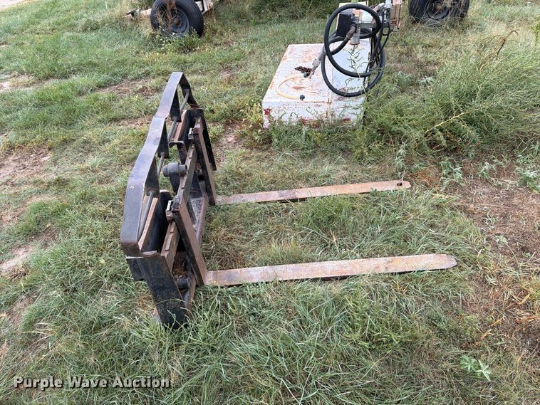 image for item FC0009 1999 Daewoo 1760XL skid steer loader