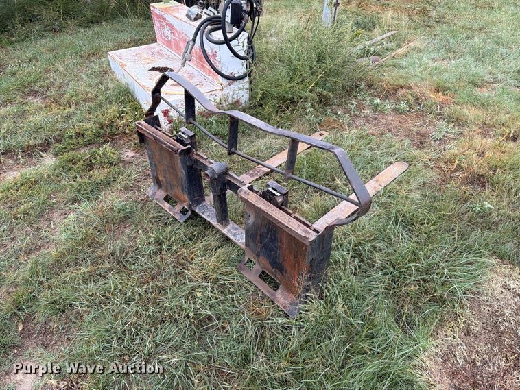 image for item FC0009 1999 Daewoo 1760XL skid steer loader