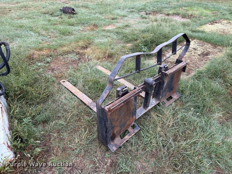 image for item FC0009 1999 Daewoo 1760XL skid steer loader