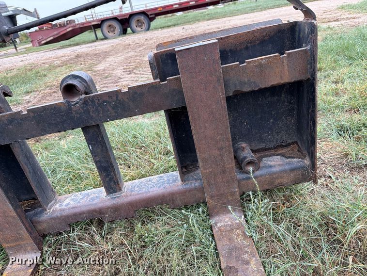 image for item FC0009 1999 Daewoo 1760XL skid steer loader