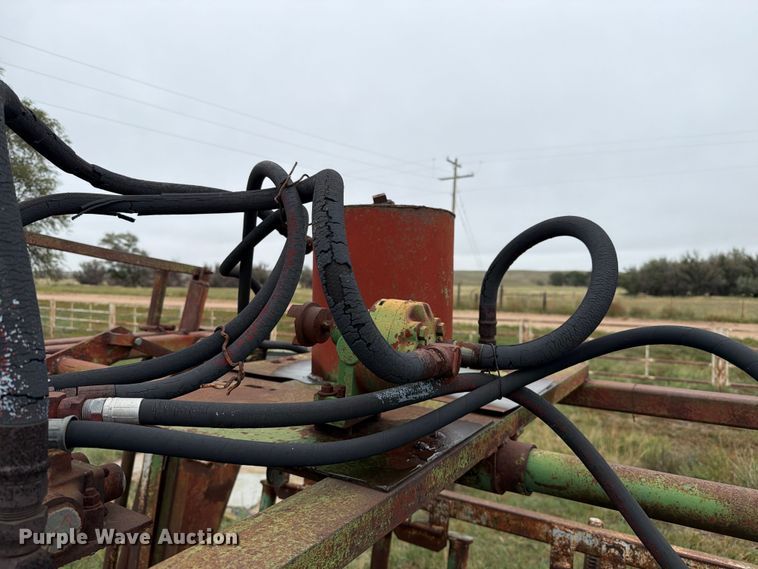 image for item FC0011 Hydraulic livestock chute