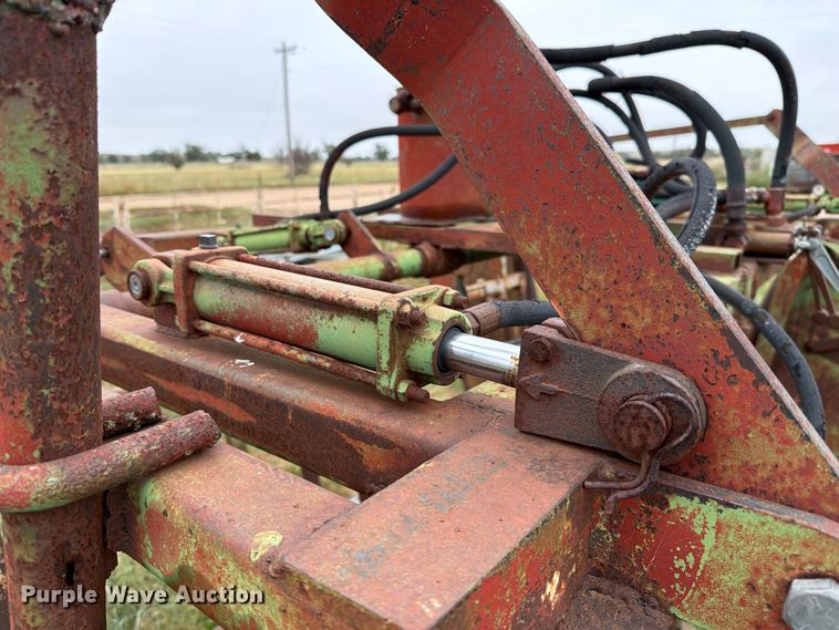 image for item FC0011 Hydraulic livestock chute