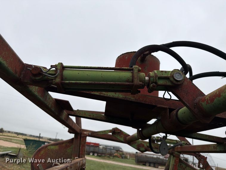 image for item FC0011 Hydraulic livestock chute