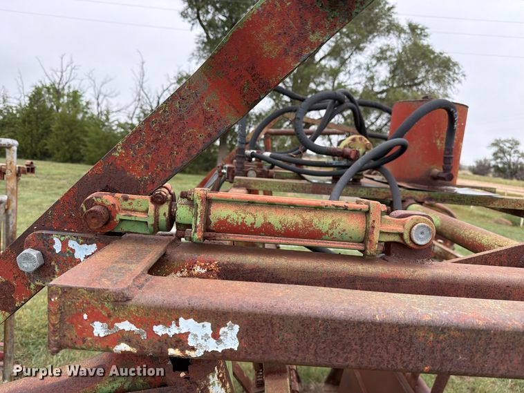 image for item FC0011 Hydraulic livestock chute