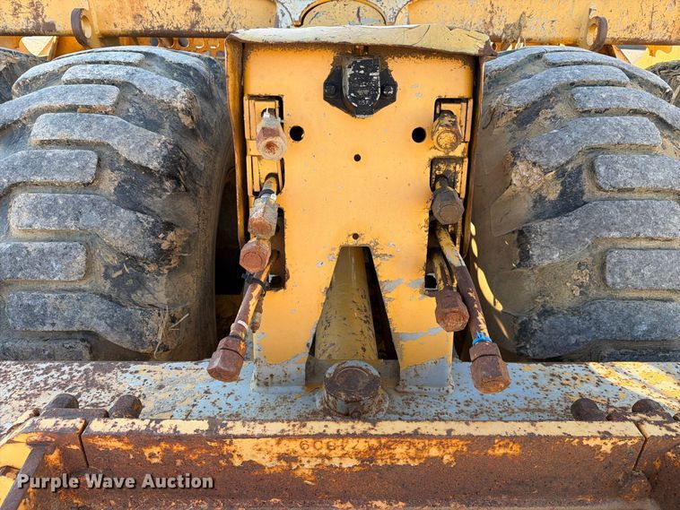 image for item FC3404 John Deere 1810E scraper