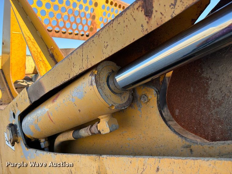 image for item FC3404 John Deere 1810E scraper