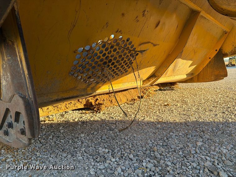 image for item FC3404 John Deere 1810E scraper