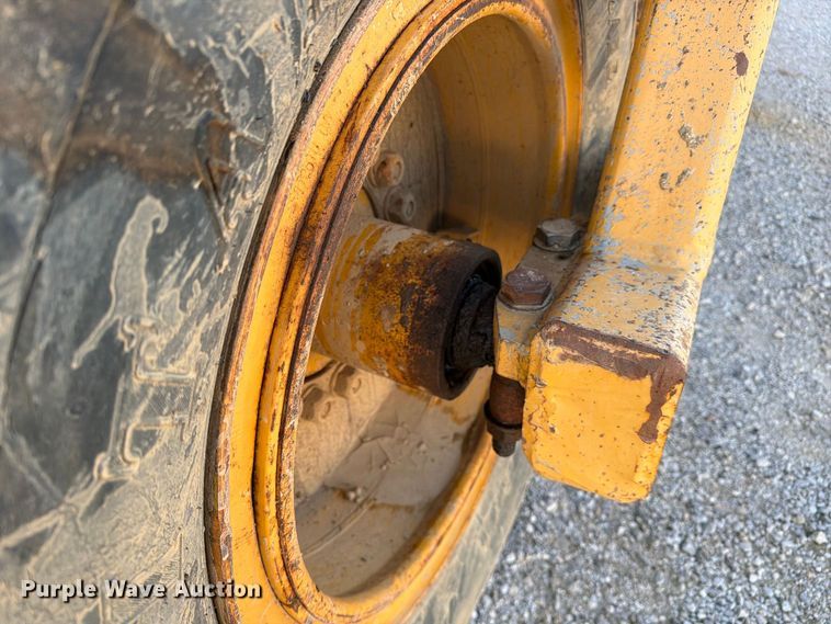 image for item FC3404 John Deere 1810E scraper