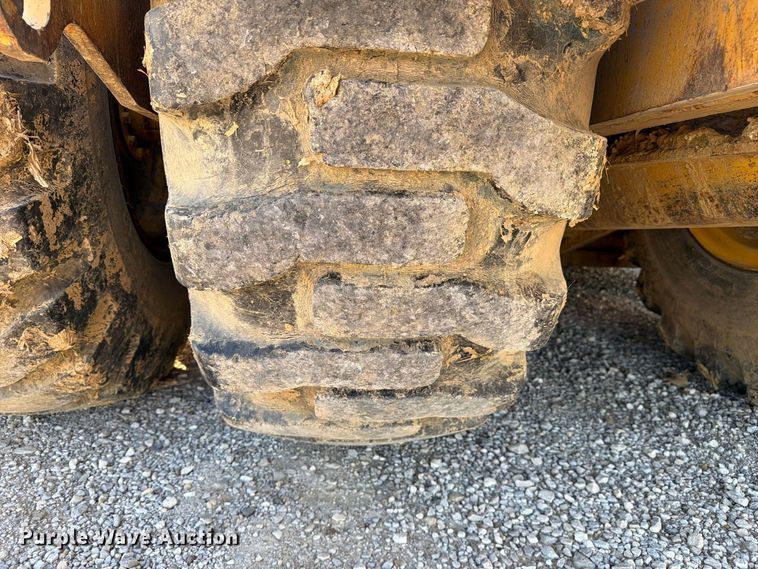 image for item FC3404 John Deere 1810E scraper