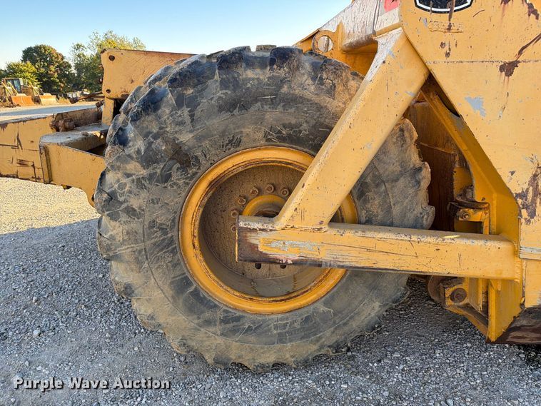 image for item FC3404 John Deere 1810E scraper