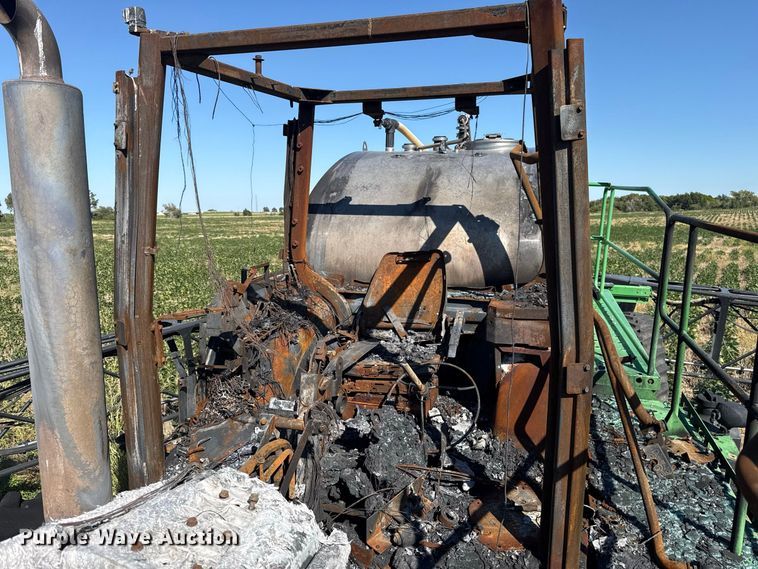 image for item FC4514 2011 John Deere 4930 sprayer