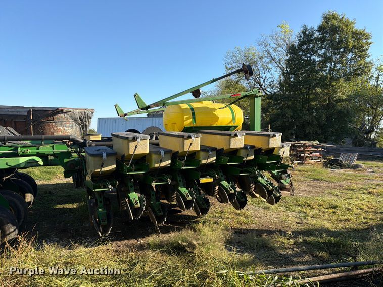 image for item FG0781 1999 John Deere 1780 MaxEmerge Plus Conservation planter