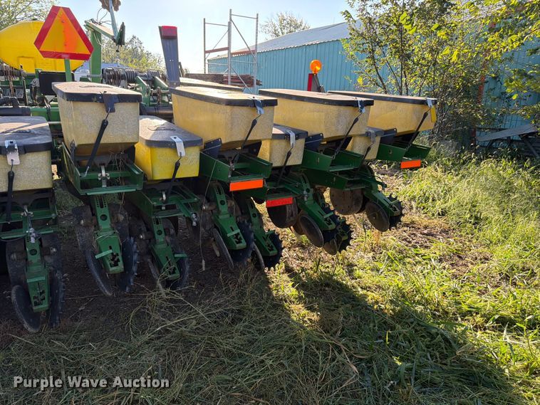 image for item FG0781 1999 John Deere 1780 MaxEmerge Plus Conservation planter