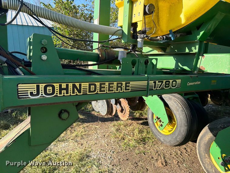 image for item FG0781 1999 John Deere 1780 MaxEmerge Plus Conservation planter