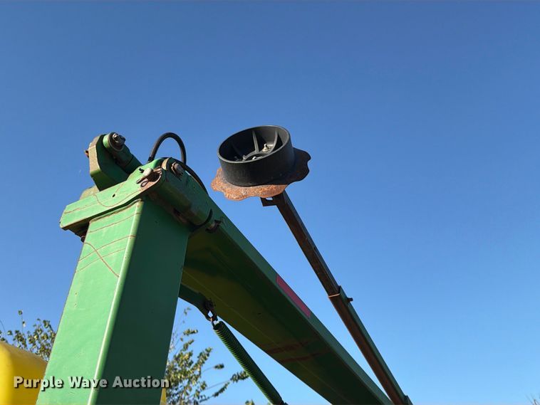 image for item FG0781 1999 John Deere 1780 MaxEmerge Plus Conservation planter