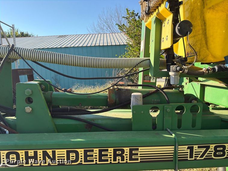 image for item FG0781 1999 John Deere 1780 MaxEmerge Plus Conservation planter