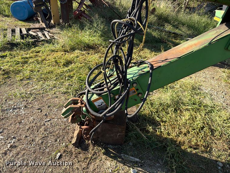 image for item FG0781 1999 John Deere 1780 MaxEmerge Plus Conservation planter