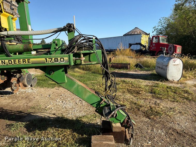 image for item FG0781 1999 John Deere 1780 MaxEmerge Plus Conservation planter