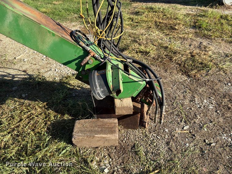 image for item FG0781 1999 John Deere 1780 MaxEmerge Plus Conservation planter