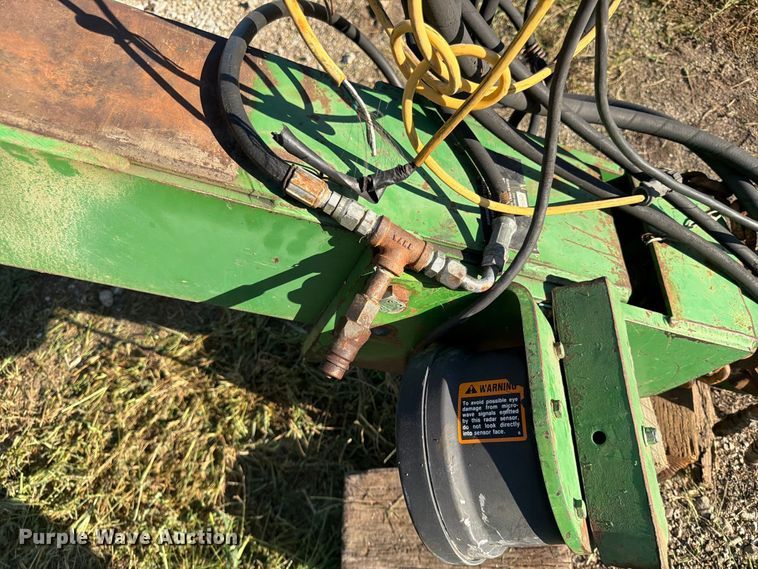 image for item FG0781 1999 John Deere 1780 MaxEmerge Plus Conservation planter