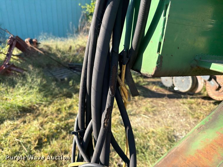 image for item FG0781 1999 John Deere 1780 MaxEmerge Plus Conservation planter