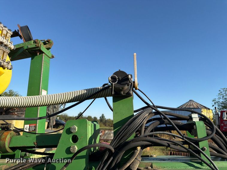 image for item FG0781 1999 John Deere 1780 MaxEmerge Plus Conservation planter