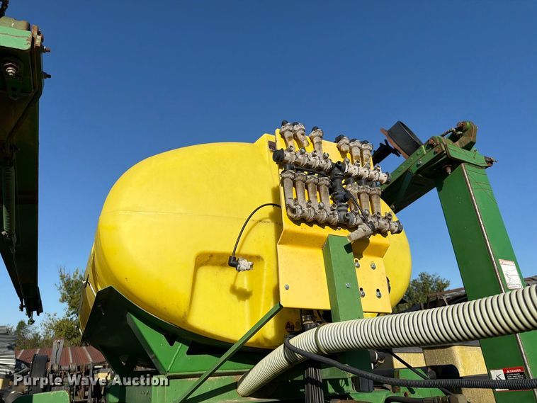 image for item FG0781 1999 John Deere 1780 MaxEmerge Plus Conservation planter